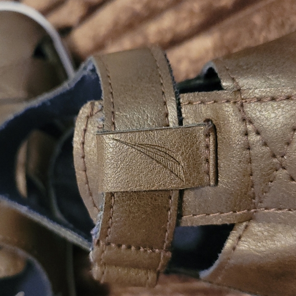 Authentic Nautica Sandals - Picture 8 of 8